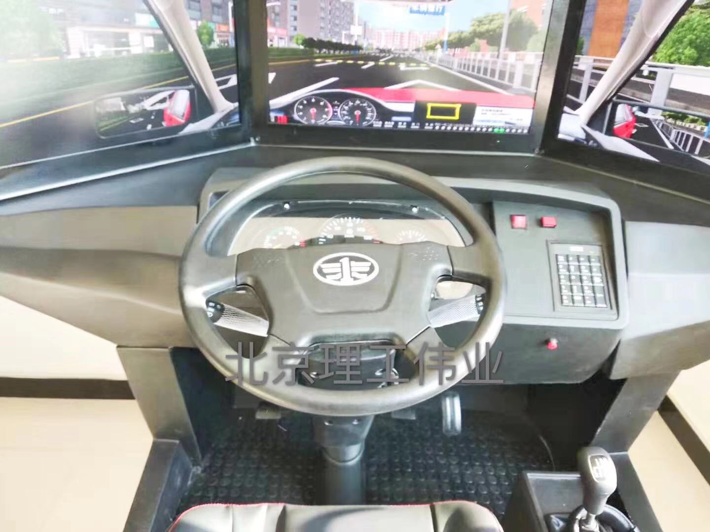 預(yù)防車(chē)輛事故仿真訓(xùn)練模擬器